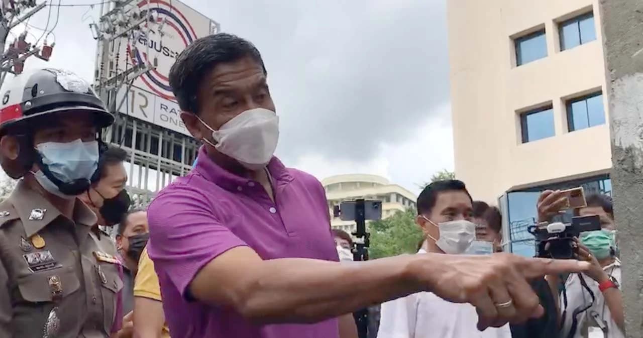 ผู้ว่าฯ ชัชชาติ ลงพื้นที่ดูจุดอุบัติเหตุ ถ.รัชดาภิเษก กระบะชนเสาไฟฟ้าเสียชีวิต 5 ราย