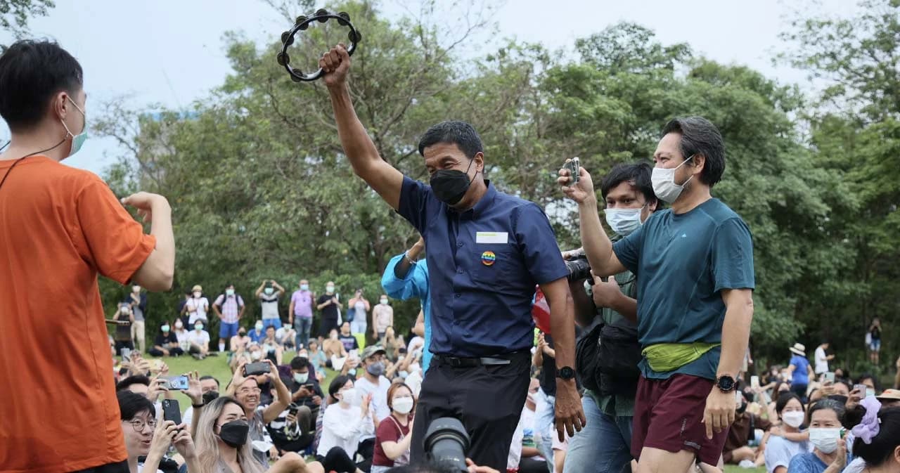 ‘ชัชชาติ’ ร่วมสนุกเต้นในงาน ‘ดนตรีในสวน’ ชาวกรุงเทพครึกครื้น