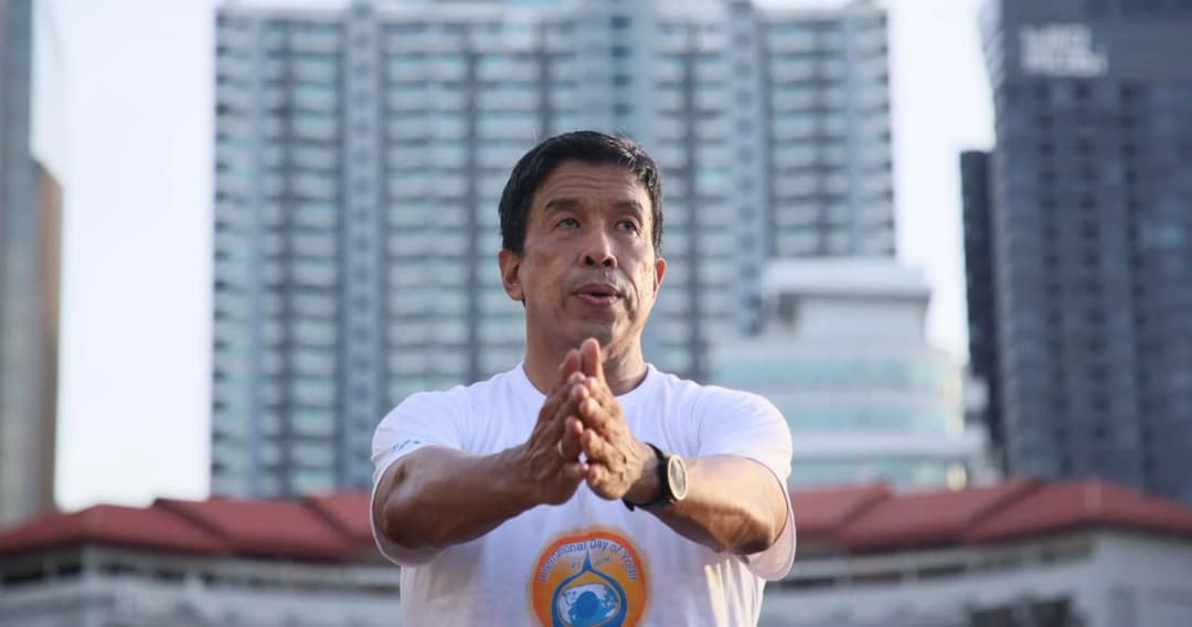 ‘ชัชชาติ’  พาวิ่งจากบ้านพักเส้นเลียบคลองแสนแสบดูวิถีชุมชน ก่อนร่วมงานวันโยคะสากล