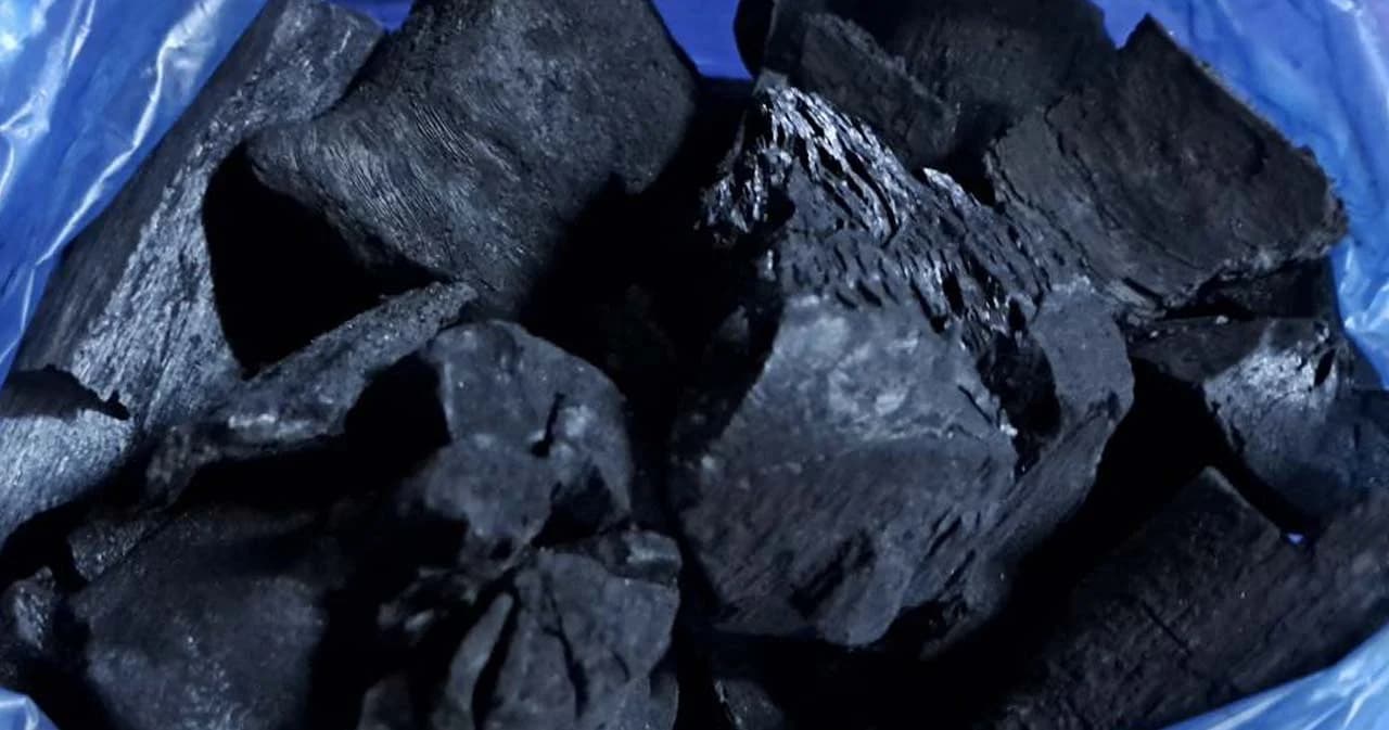 ผู้ค้ารายย่อย เผยราคา ‘ถ่านหุงต้ม’ ไม่ถูกเหมือนอดีต บางพื้นที่จ่อปรับราคาขึ้น หลังน้ำมันแพง