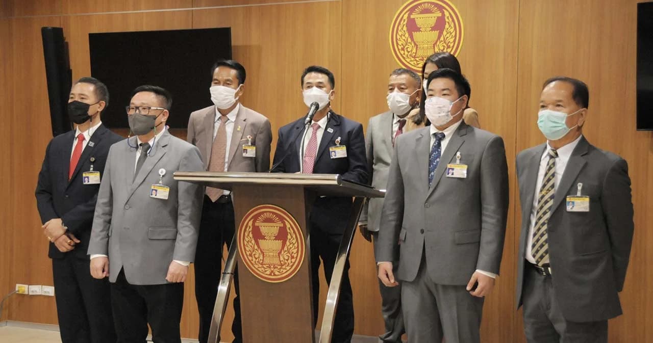 เพื่อไทยจี้รัฐบาลเลิก พ.ร.ก.ฉุกเฉิน ชี้โควิดคลี่คลายแล้ว อย่าปิดกั้นเสรีภาพการชุมนุม