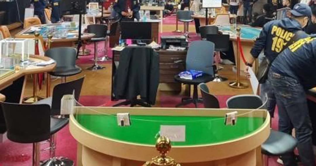 ตร. บุกทลายบ่อนพนันชั้นใต้ดิน ตึกย่านรัชดาภิเษก จับนักพนันได้ 52 คน ยึดของกลางได้กว่า 4.3 ล้านบาท