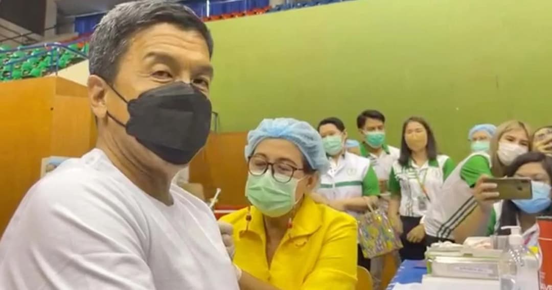 ‘ชัชชาติ’ ฉีดวัคซีนโควิดเข็ม 5 บอก “วันนี้ผมเป็นนายแบบให้” ขอประชาชนที่ฉีดวัคซีนนานเกิน 4 เดือนเข้าฉีดเข็มกระตุ้น