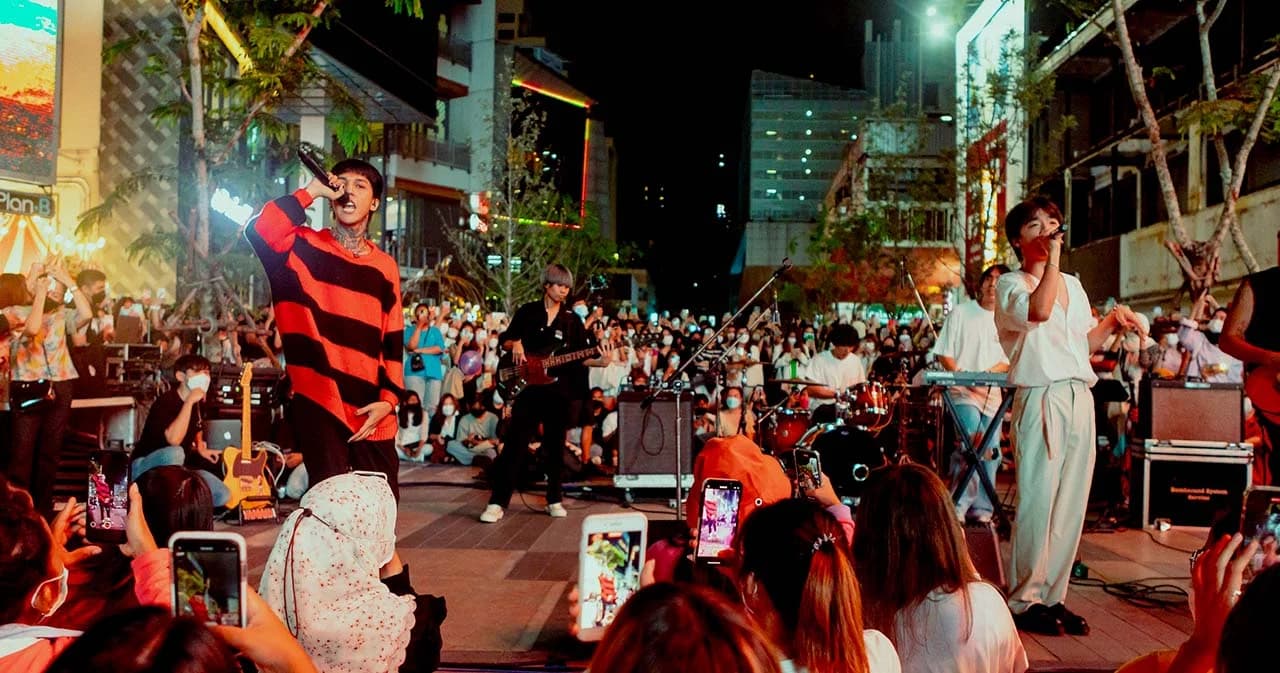 ‘GeneLab’ บุกเซอร์ไพรส์ ปลุกสยามสแควร์ให้ครึกครื้นกลาง Walking Street