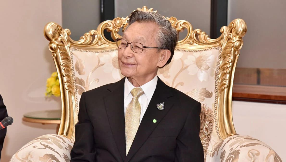 แข็งแรงขึ้นแล้ว แพทย์อนุญาตให้ ‘ชวน’ กลับบ้านได้หลังป่วยติดเชื้อในกระแสเลือด