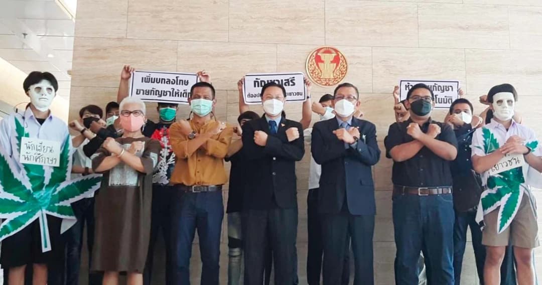 ‘ทิชา’ นำเยาวชนยื่นกมธ.กัญชาฯ ปกป้องกลุ่มเปราะบาง