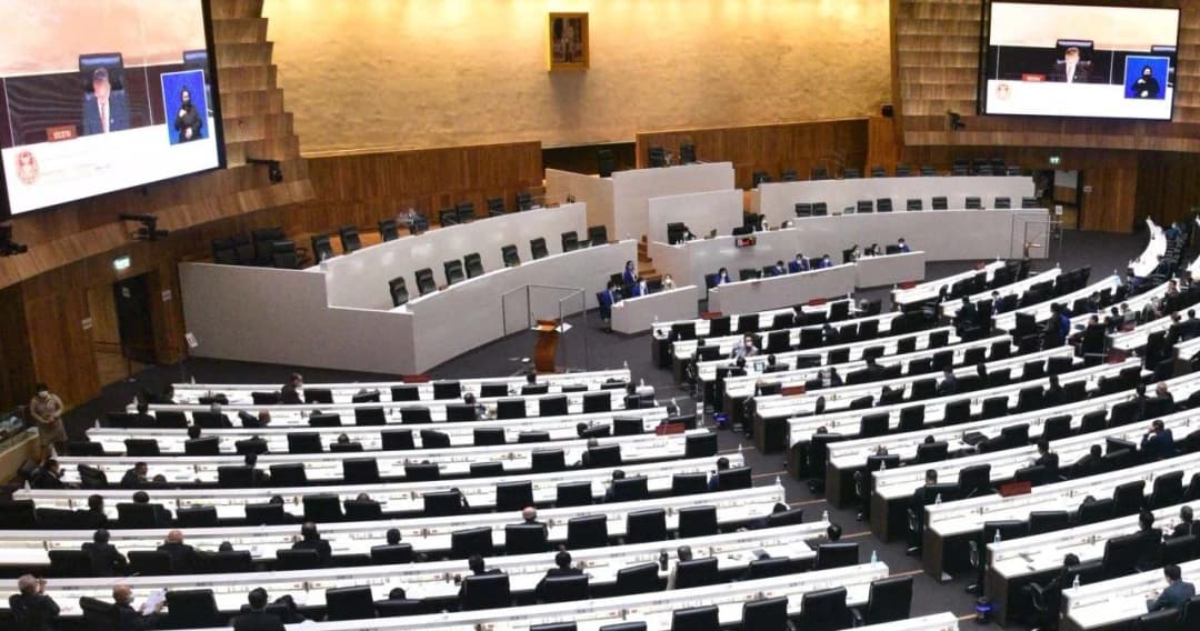 รัฐสภา ลงมติบัตรเลือกตั้ง ส.ส. ให้ใช้ ‘บัตร 2 ใบ คนละเบอร์’ แม้มีผู้เสนอให้ใช้ ‘บัตร 2 ใบเบอร์เดียว’ กันสับสน