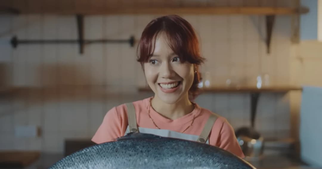 มาจีบซักที ให้คนที่มันขี้อายเริ่มก่อนไม่ดี…  ‘อ๋อค่ะ’ เพลงน่ารักๆ ของคนแอบรัก จาก ‘เอิ๊ต ภัทรวี’