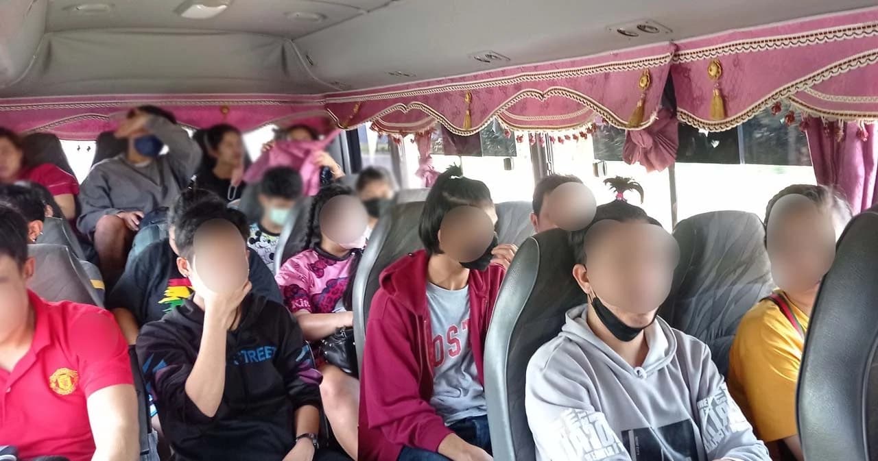 ตำรวจ PCT ประสานกัมพูชาทลาย 4 แก๊งใหญ่คอลเซ็นเตอร์ รวบผู้ต้องหา 74 คน ส่งกลับไทยดำเนินคดี