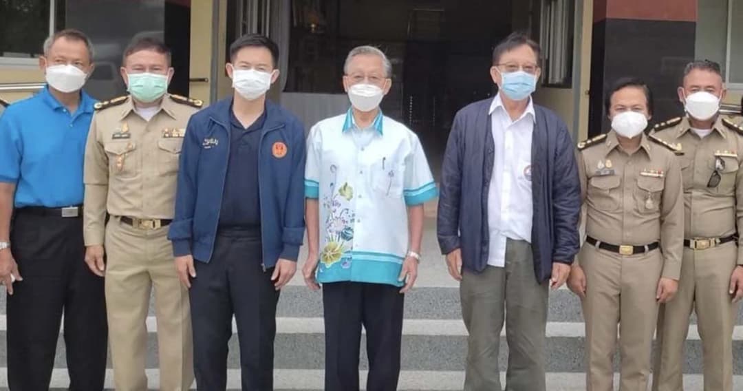 ‘ชวน’ พร้อม ส.ส.ปชป.เยี่ยม ‘เทพไท-มาโนช’ ให้กำลังใจ แนะใช้เวลาให้เกิดประโยชน์