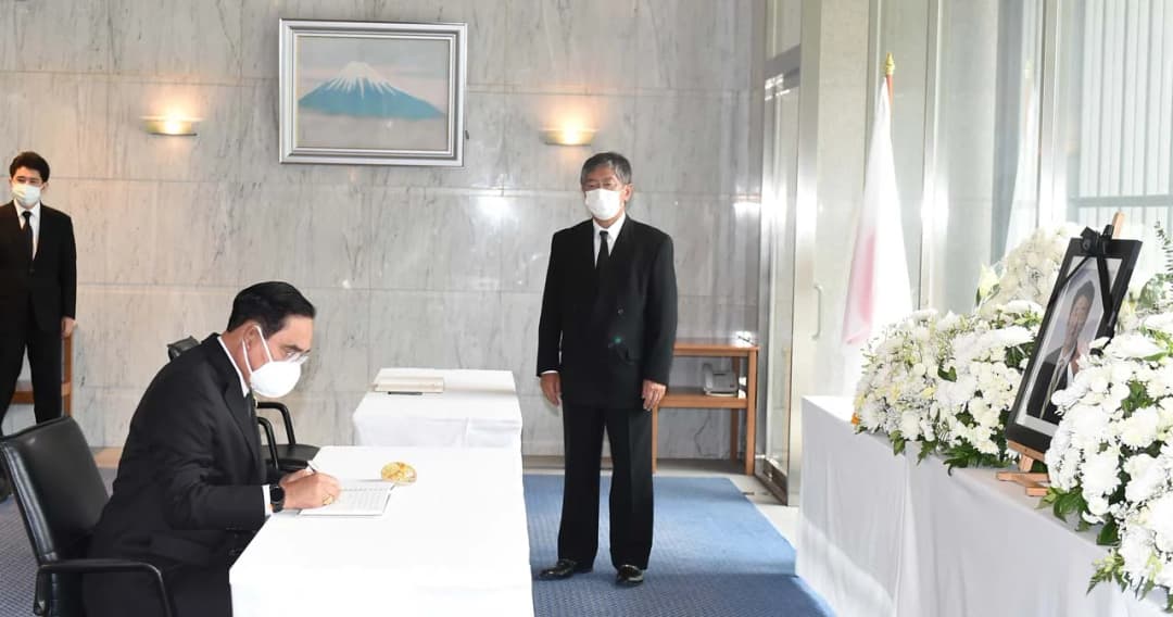 นายกฯ ลงนามแสดงความเสียใจต่อการถึงแก่อสัญกรรมของ ‘ชินโซ อาเบะ’ 