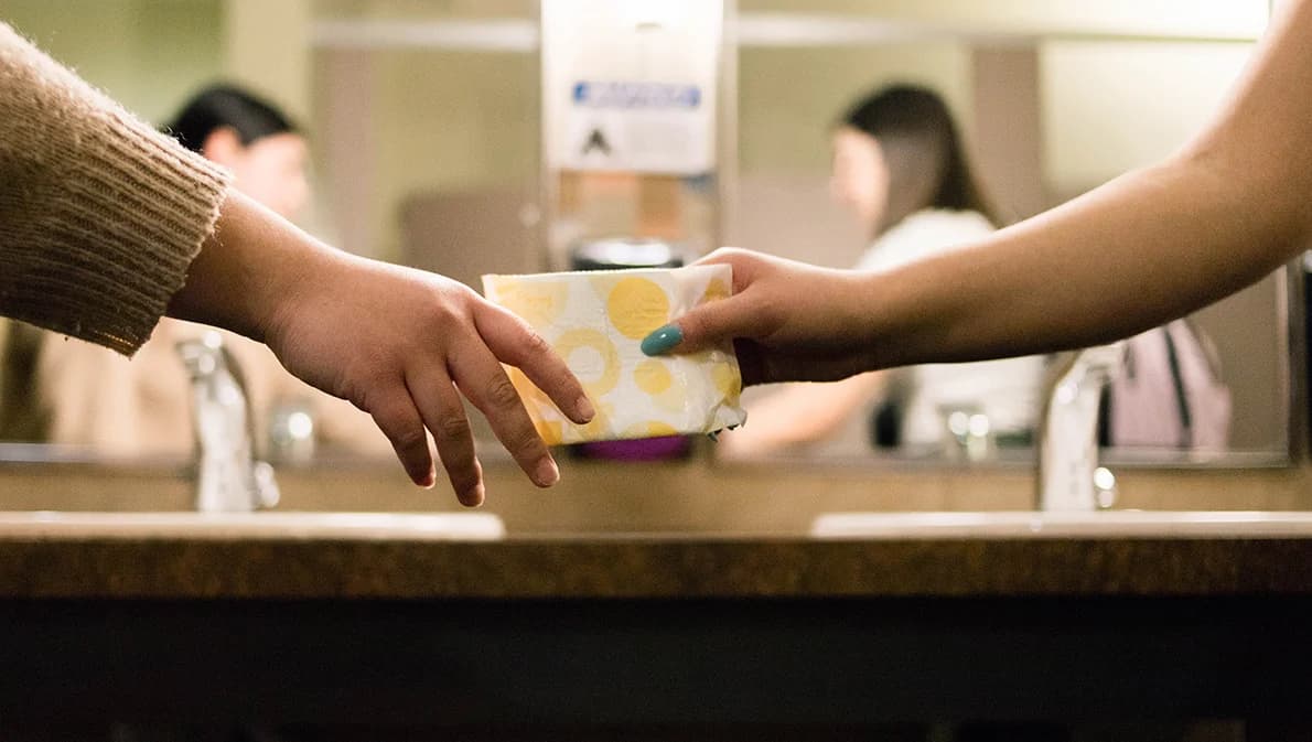 กทม.นำร่องมอบ ‘ผ้าอนามัย’ 2.3 หมื่นชิ้น แจกให้นักเรียนฟรี เพื่อลดภาระค่าใช้จ่ายเฉลี่ย 80-150 บาทต่อเดือน