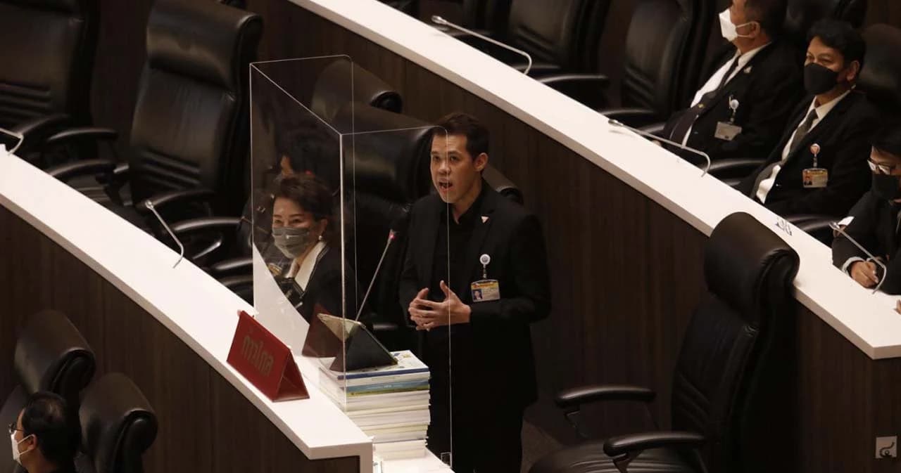 ‘ก้าวไกล’ สงสัย ‘ศักดิ์สยาม’ แจงทรัพย์สินเป็นเท็จ จี้ตรวจสอบมีบ.นอมินีรับงาน ก.คมนาคม