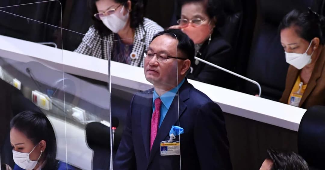 ‘ยุทธพงศ์’  ซัด ‘ประยุทธ์’ ไร้ภาวะผู้นำไม่กล้ายกเลิกสัญญาเรือดำน้ำจีน กว่า 2 หมื่นล้าน  สร้างความเสียหายประเทศ