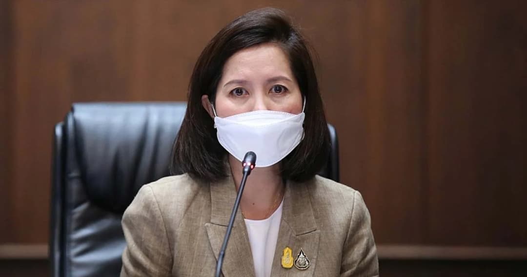 ‘ตรีนุช’ รมว.ศธ. สั่งย้ายครูประถมเขียนป้ายเย็บติดเสื้อเด็กนักเรียน