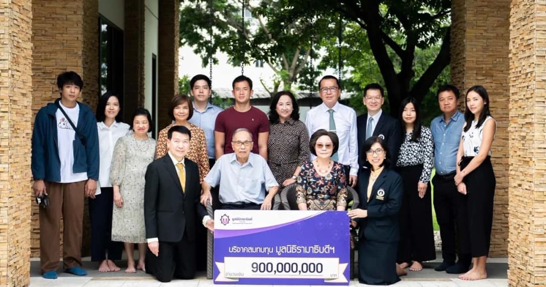 ‘จุน-สุนทรี วนวิทย์’ และครอบครัว เจ้าของบริษัทฮาตาริ บริจาคเงิน 900 ล้านบาท แก่มูลนิธิรามาธิบดีฯ 