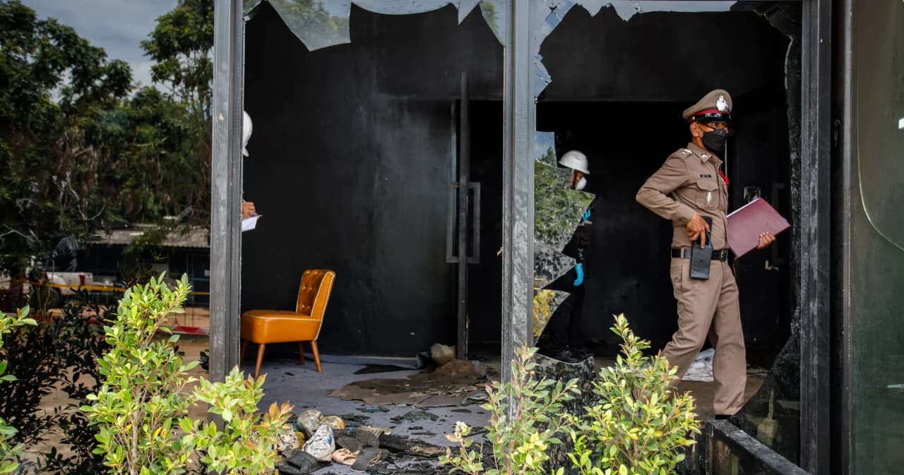 เด้ง 5 นายตำรวจ สภ.พลูตาหลวง เซ่นปมไฟไหม้ผับ MOUNTAIN B ไม่มีใบอนุญาต ปล่อยเด็กใช้บริการ