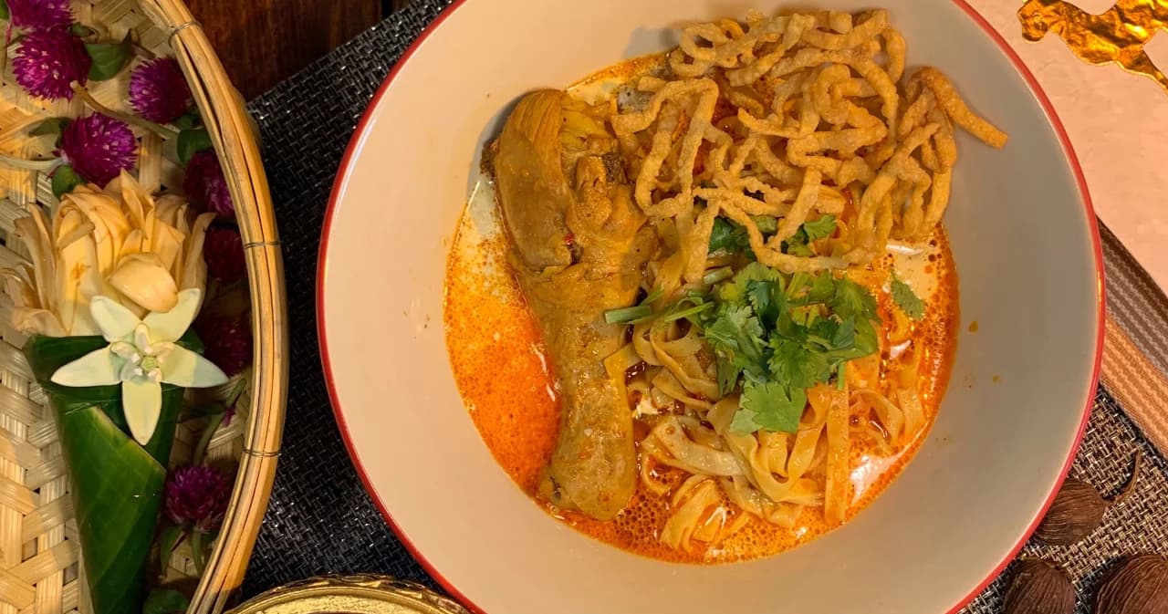 นักรีวิวให้ ข้าวซอย ยืน 1 ลำแต๊ๆ เจ้า จาก 50 อันดับซุปที่ดีที่สุดทั่วโลก อันดับ 13,14 ต้มยำกุ้ง ต้มข่าไก่