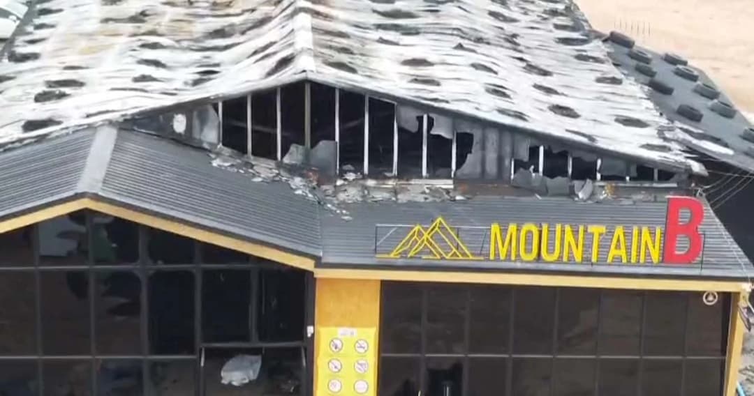 ออกหมายจับเจ้าของ ‘เมาท์เทน บี’  เจอ 2 ข้อหา ประมาททำให้ผู้อื่นตาย ตั้งสถานบริการโดยไม่ได้รับอนุญาต