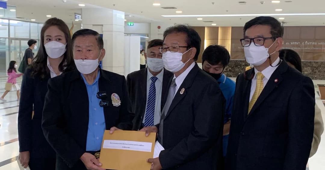 ‘เสรีพิศุทธ์’ ยื่น กกต. ยุบ 7 พรรคเล็ก ชงหลักฐานรับเงินเดือนจากพรรคใหญ่