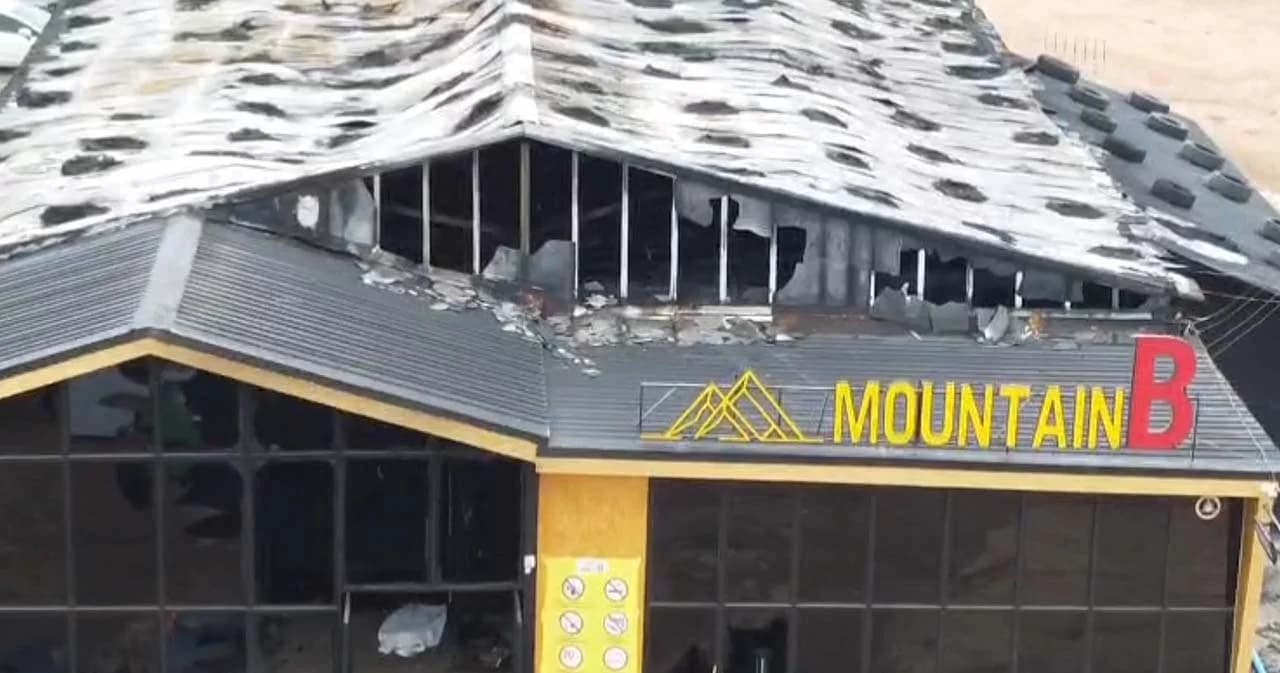 ศาลให้ประกันตัวเจ้าของ ‘เมาท์เทน บี’ วงเงิน 3 เเสนบาท ใส่กำไล EM