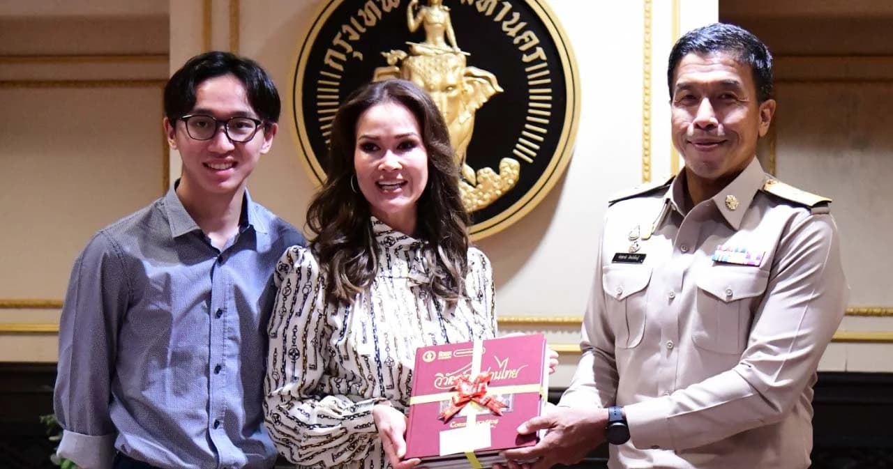 ผู้ว่าฯ ชัชชาติ หารือ ‘ปุ๋ย ภรณ์ทิพย์’ ช่วยลดความเหลื่อมล้ำด้านศึกษา หนุนหาทุนเรียนต่อตปท. ให้ครู กทม.