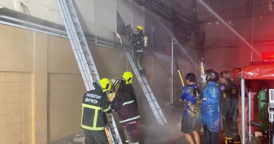 ไฟไหม้สถานทูตเยอรมนี เขตสาทร เจ้าหน้าที่เร่งดับเพลิง