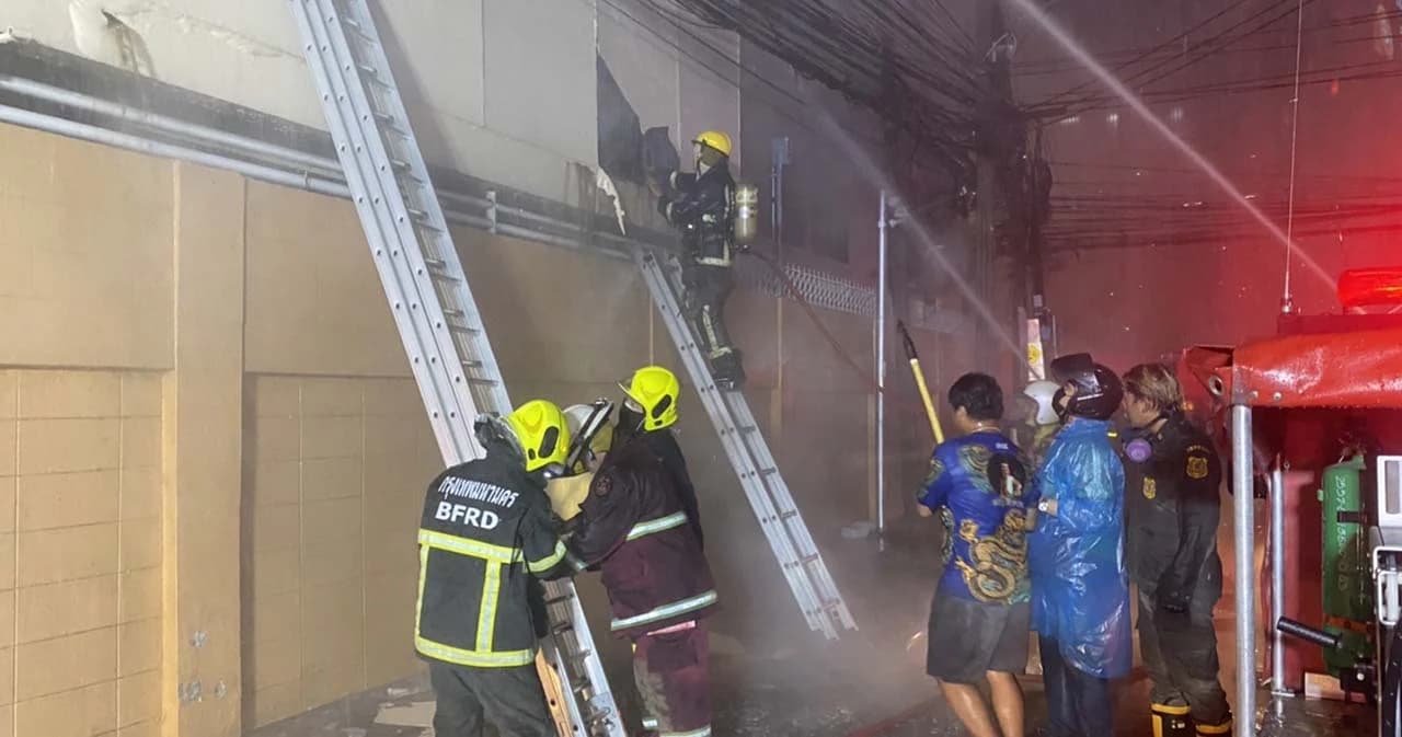 ไฟไหม้สถานทูตเยอรมนี เขตสาทร เจ้าหน้าที่เร่งดับเพลิง