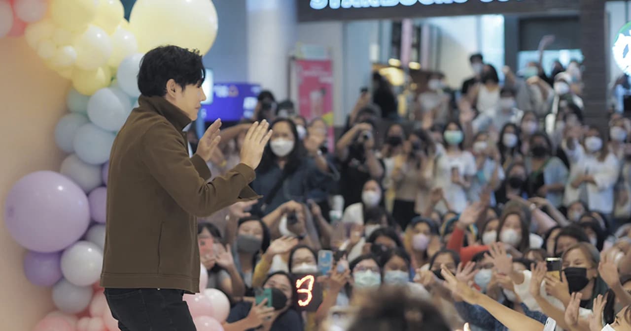 ภาพบรรยากาศ ‘เป๊ก ผลิตโชค’ ร่วมฉลองวันเกิดพร้อมแฟนๆ สุดอบอุ่น