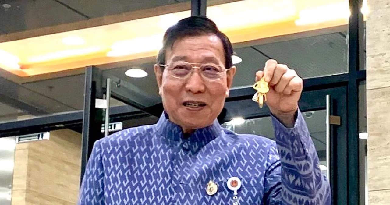 ‘พรเพชร’ ควักพระสาบาน ยันพักการประชุม 2 นาที ไปปัสสาวะไม่ได้รับคำสั่งใคร ทำประชุมสภาล่ม