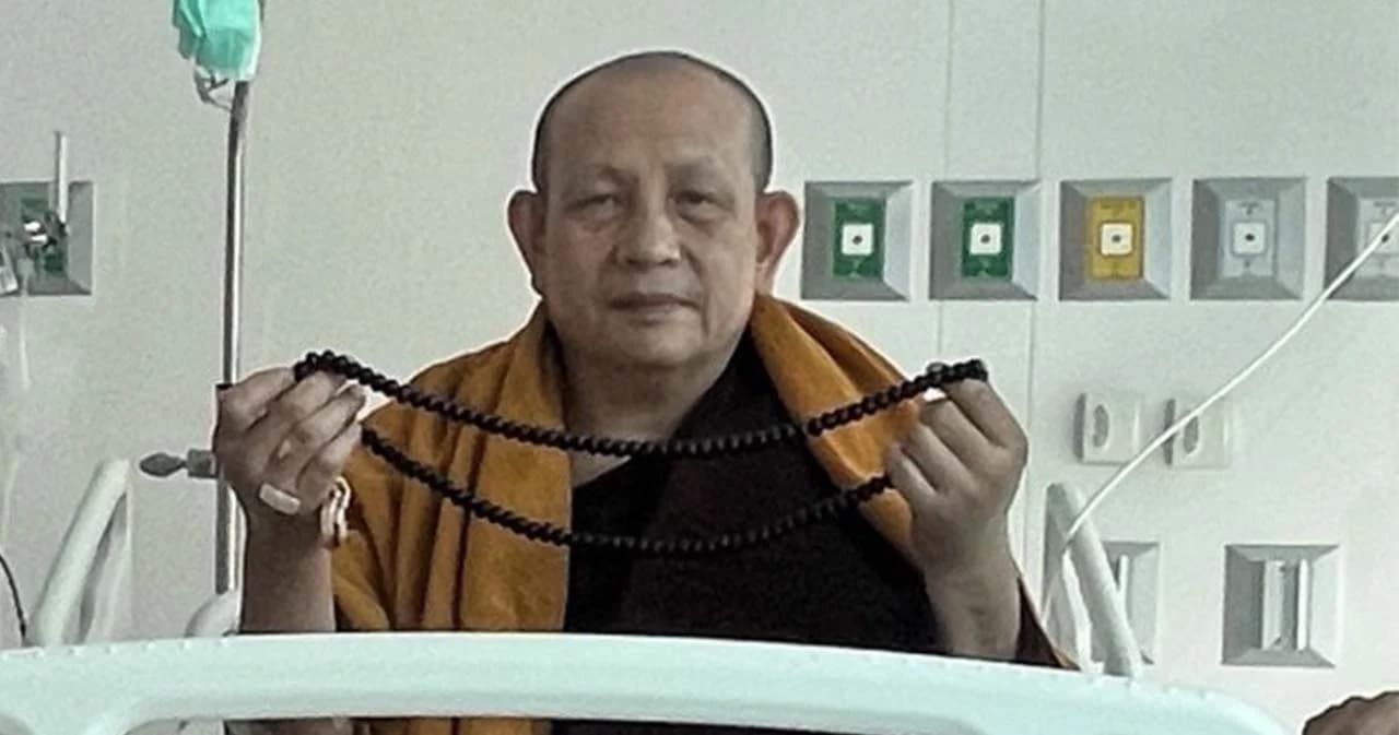 ในหลวงทรงรับ ‘ครูบาบุญชุ่ม’ เป็นคนไข้ในพระบรมราชานุเคราะห์