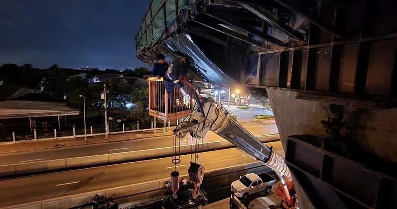 พักงาน 3 วัน ผู้ควบคุมงาน-จนท. เหตุน้ำขังผ้าใบโครงการก่อสร้างทางยกระดับพระราม 2 ตกใส่รถยนต์