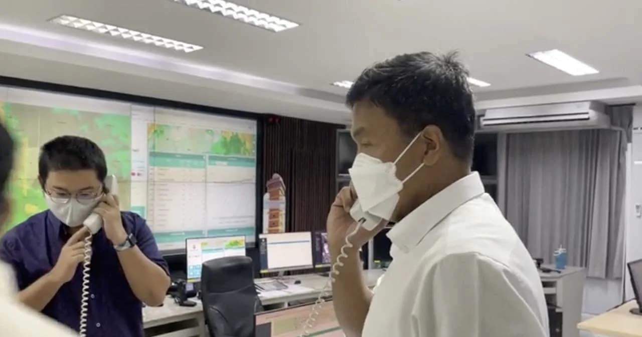 ผู้ว่าฯ กทม.ช่วยรับสายแจ้งน้ำท่วม บอกคุยไปใจตุ๊มๆ ต่อมๆ กลัวโดนจัดหนัก