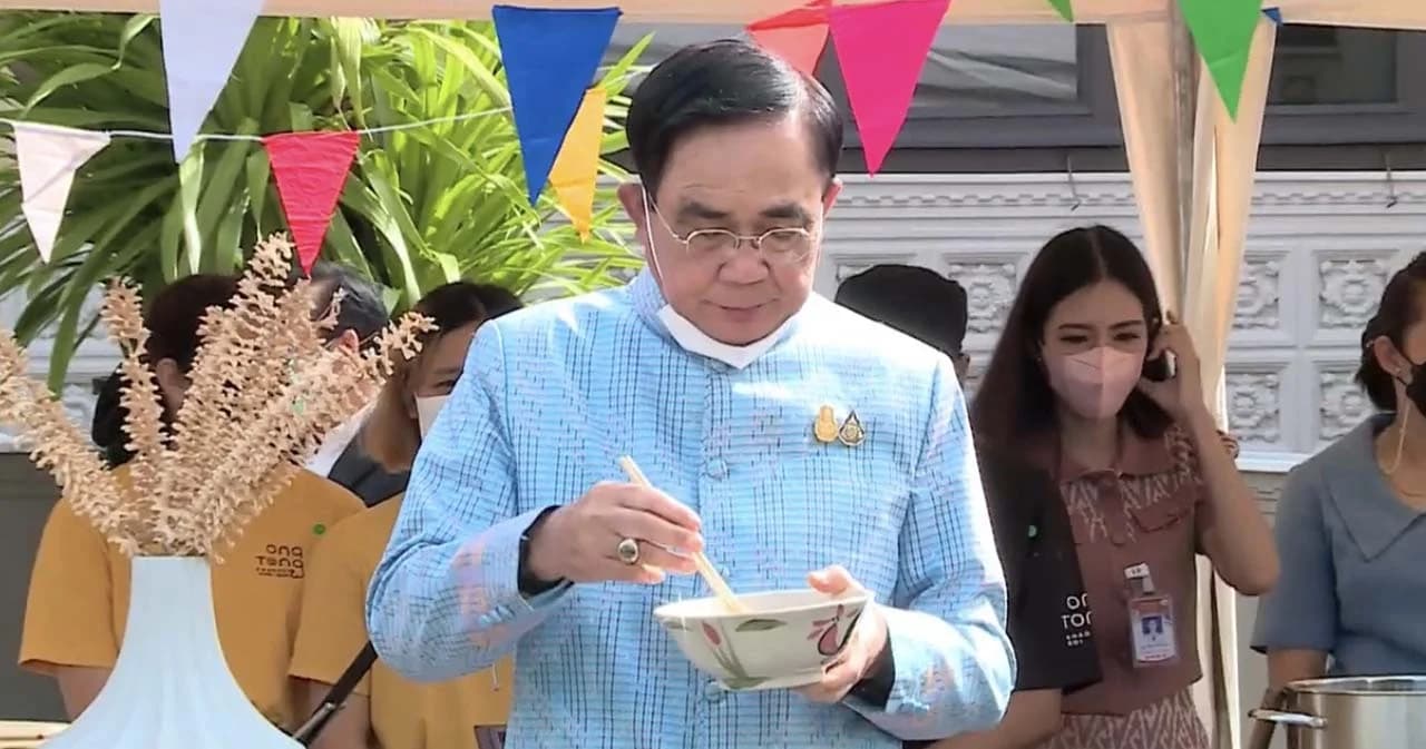 นายกฯ ชิมข้าวซอย ยกเป็นซอฟต์พาวเวอร์อาหารไทย ปัดตอบตั้งโฆษกรัฐบาลคนใหม่