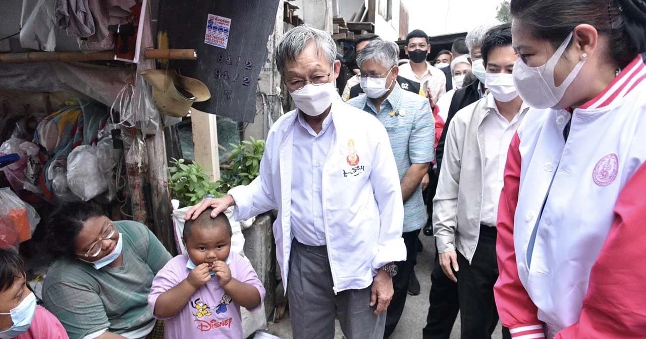 ‘ชวน’ เยี่ยมชาวบ้านที่ได้รับผลกระทบจากน้ำทะเลหนุนสูง จ.สมุทรปราการ