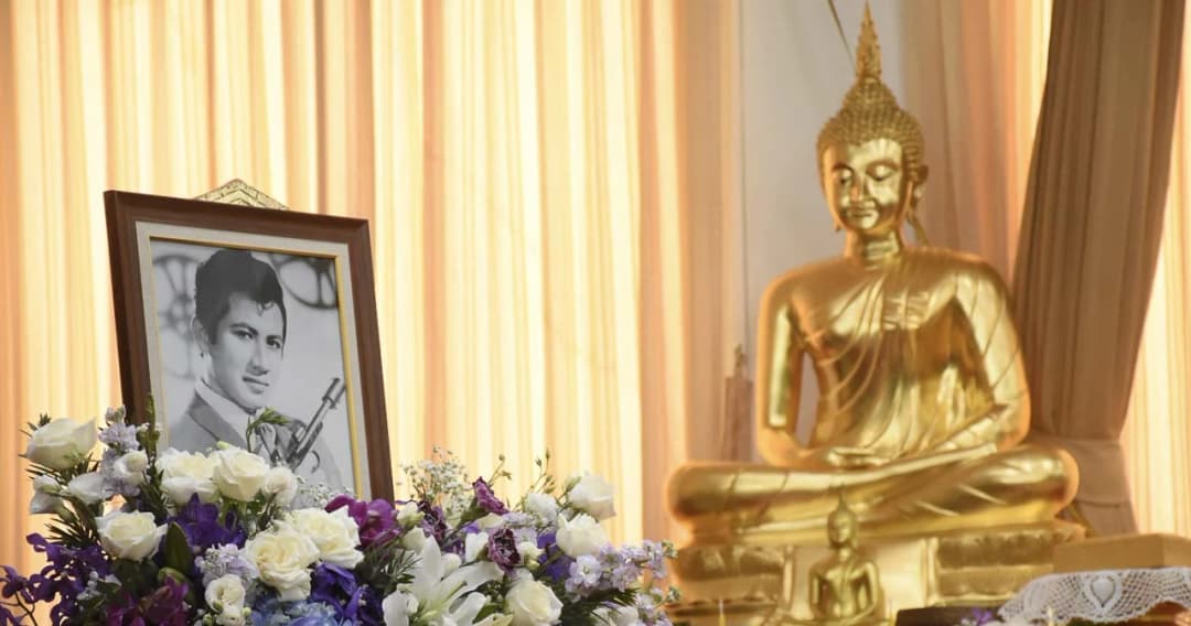 ประมวลภาพ อาลัย ‘สมบัติ เมทะนี’ คนบันเทิงร่วมรดน้ำศพ