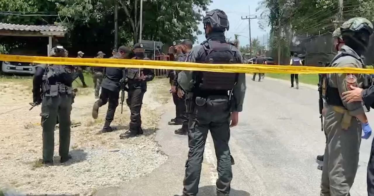 คนร้ายซุ่มยิง ขว้างไปป์บอมบ์ซ้ำหน้าฐานปฏิบัติการ พื้นที่ จ.นราธิวาส อาสาสมัครทหารพรานเสียชีวิต 1 ราย บาดเจ็บ 1 ราย