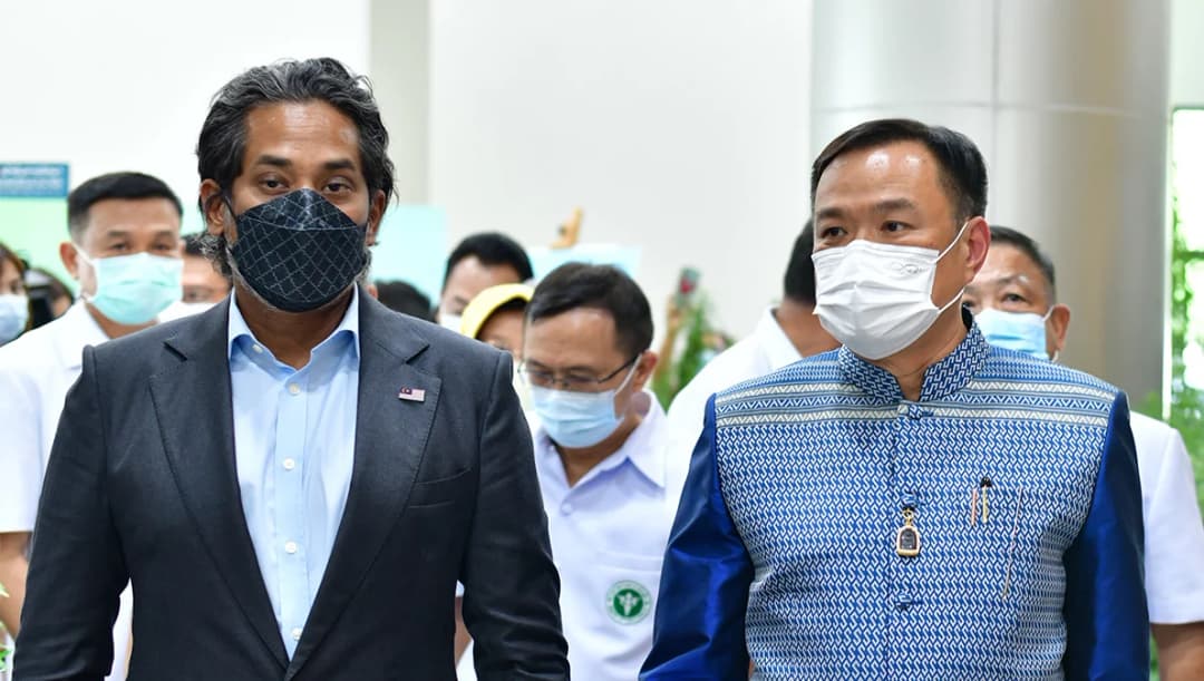 ‘อนุทิน’ นำ รมว.สาธารณสุขมาเลเซีย ศึกษา ‘กัญชาทางการแพทย์’ องค์การเภสัชกรรมแบบครบวงจร