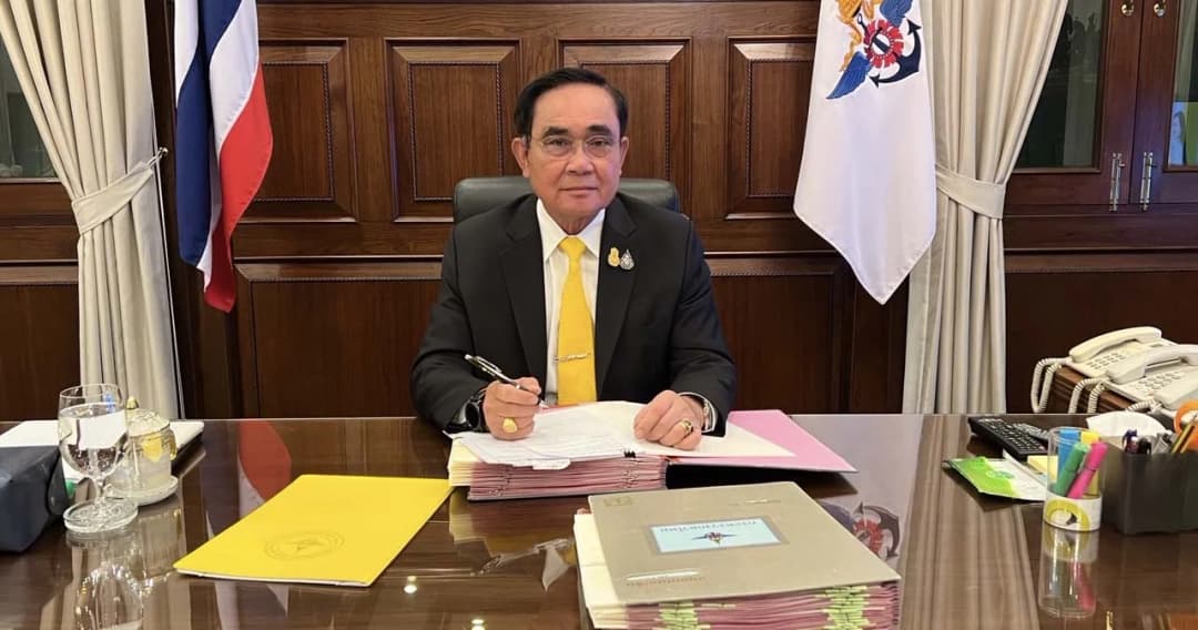 กระทรวงกลาโหม เผยภาพชุด ‘พล.อ.ประยุทธ์’ เข้าทำงานวันแรก หลังศาลสั่งหยุดปฏิบัติหน้าที่นายกฯ