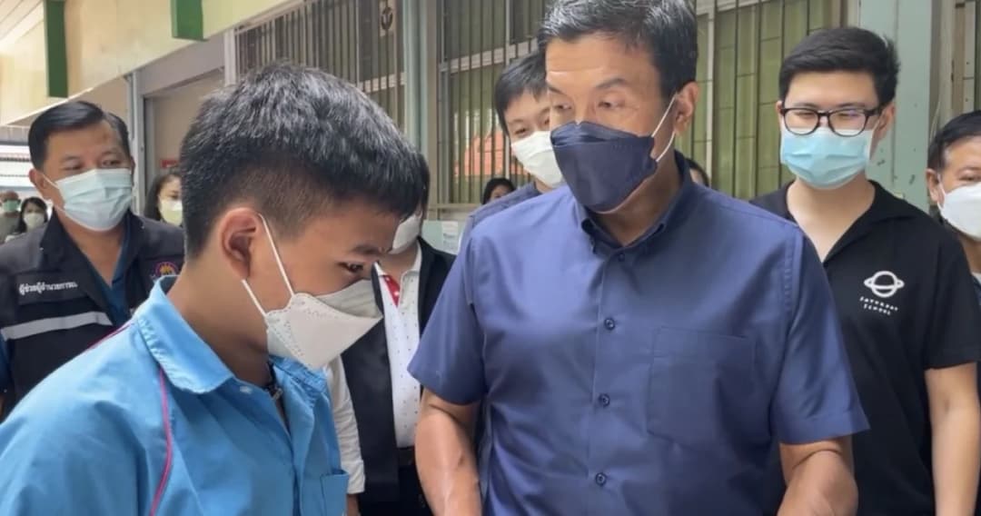 ‘ชัชชาติ’ เยี่ยมโครงการ ‘Saturday School’ รร.วัดอ่างแก้ว ย้ำการศึกษาเป็นเรื่องสำคัญที่สุด