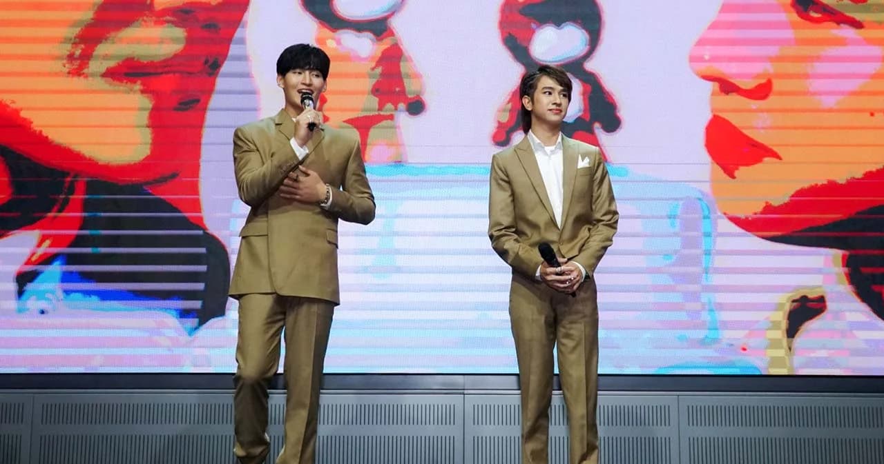 ‘โอห์ม-ฟลุ้ค’ จัดโชว์สุดพิเศษร้อง ‘Falling For You’ เพลงรักสุดอบอุ่นในงาน ‘OHM FLUKE FALLING FOR YOU FANMEET’