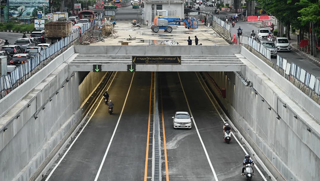 ผู้ว่าฯ กทม. City Run ตรวจอุโมงค์รัชดา-ราชพฤกษ์ที่เปิดใช้วันแรก หลักก่อสร้างนาน 4 ปี