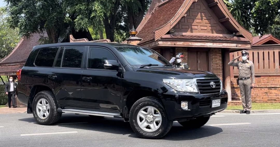 ‘ประยุทธ์’ ฝากขอโทษคนอยุธยา มารอต้อนรับแต่ไม่ได้ทักทาย เหตุรถกันกระสุนเปิดกระจกไม่ได้