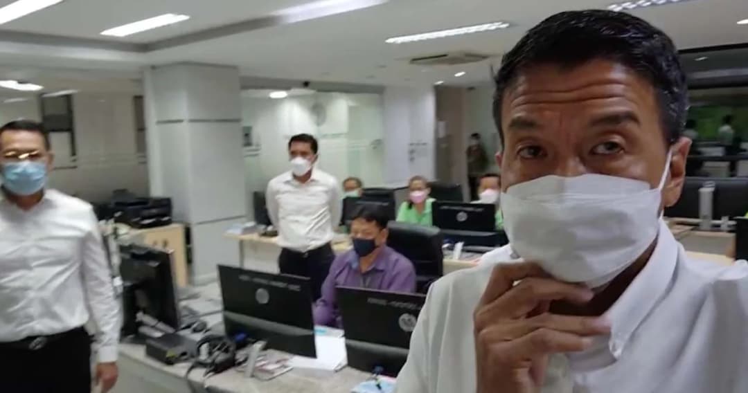 ‘ชัชชาติ’ ติดตามน้ำท่วม กทม. เตรียมวางแผนรับมือ ‘ฝนเลิกงาน’ เย็นนี้ ย้ำหัวใจหลักคือคลอง