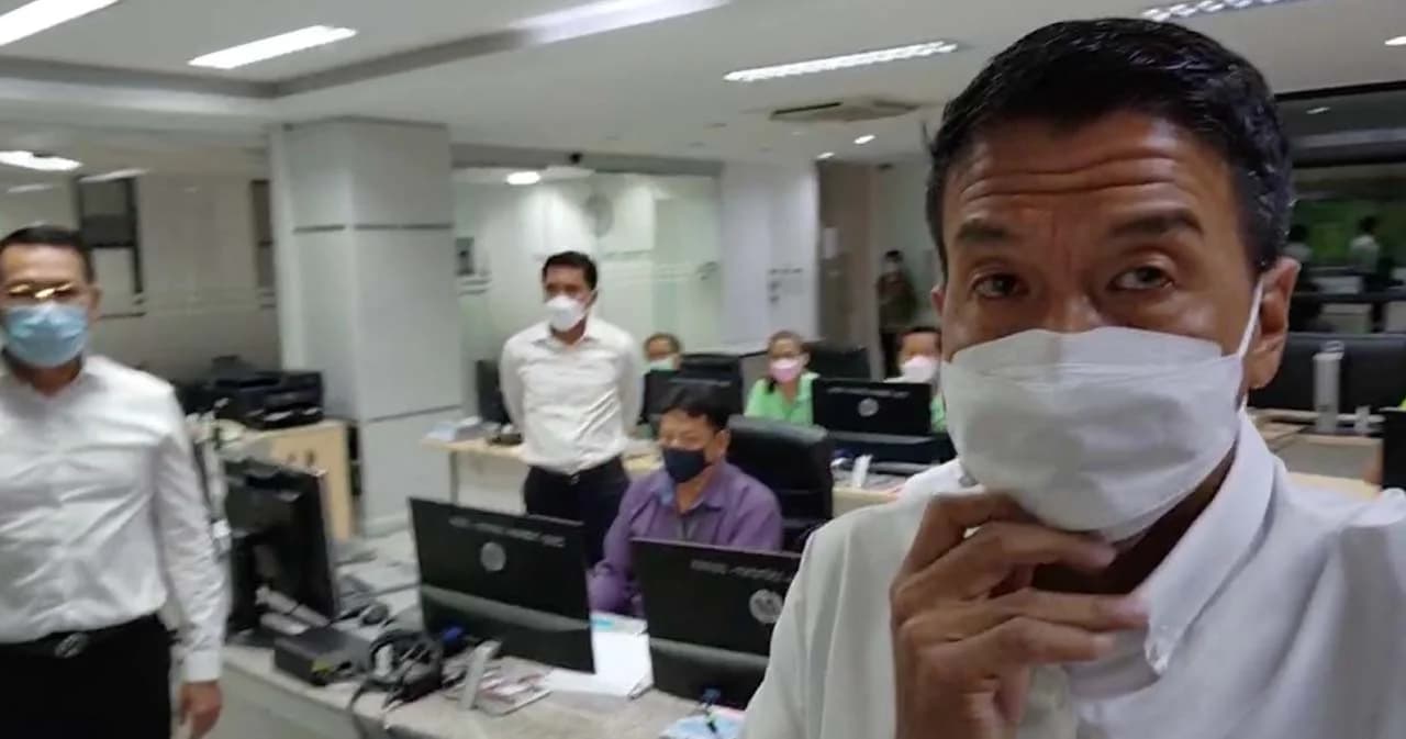 ‘ชัชชาติ’ ติดตามน้ำท่วม กทม. เตรียมวางแผนรับมือ ‘ฝนเลิกงาน’ เย็นนี้ ย้ำหัวใจหลักคือคลอง