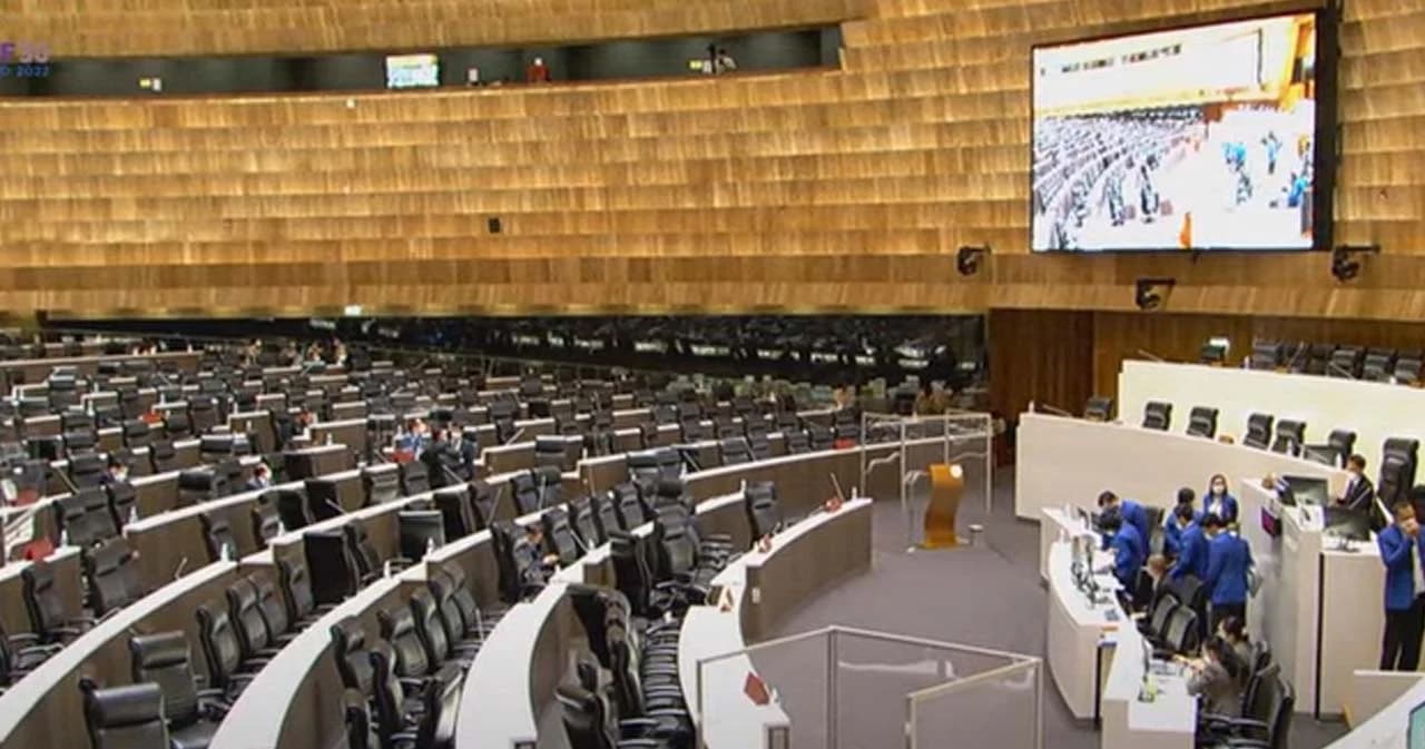 รัฐสภาลงมติคว่ำร่างแก้รธน. ตัดอำนาจ ส.ว. เลือกนายกฯ – เปิดชื่อเสียงส่วนน้อยที่โหวตเห็นด้วย