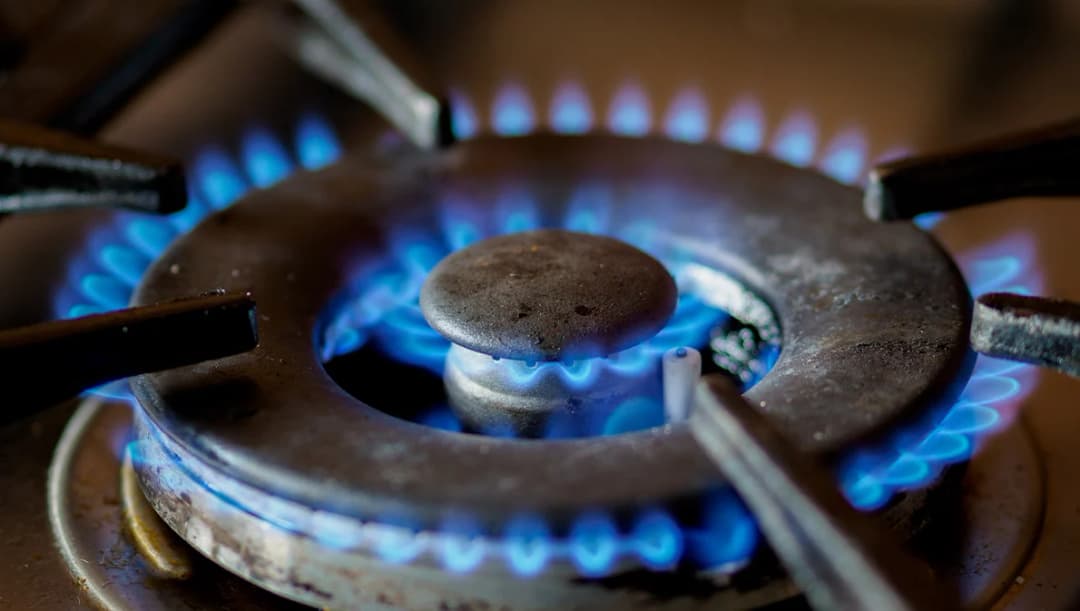 ตรึงราคาก๊าซหุงตุ้มอีก 1 เดือน ที่ราคา 408 บาท/ถัง 15 กก.