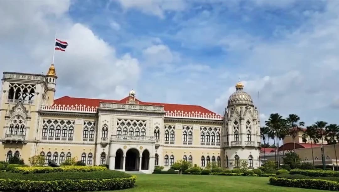 ไทยลดธงครึ่งเสา 3 วัน แสดงความไว้อาลัย ควีนเอลิซาเบธ ที่ 2