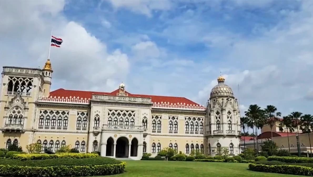 ไทยลดธงครึ่งเสา 3 วัน แสดงความไว้อาลัย ควีนเอลิซาเบธ ที่ 2