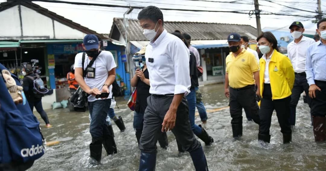 ‘ชัชชาติ’ สั่งเร่งระบายน้ำคลองเปรมฯ ช่วยประชาชนที่ได้รับผลกระทบน้ำท่วม